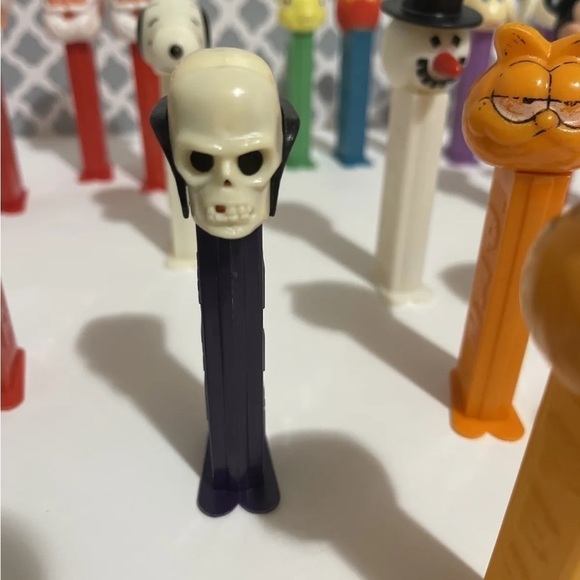 Vintage PEZ Candy Dispenser Collection: Lot of 27 - Picture 6 of 12